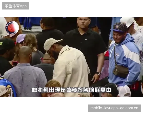 詹姆斯球馆内被小球迷拦下请求签名，反应超温柔